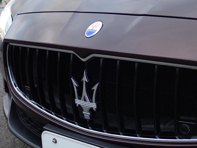 クアトロポルテ ベースグレード　正規Ｄ車　右Ｈ　可変マフラー　アイボリー革　ＢＳＭ　３ＬＶ６エンジン／３３０馬力　整備記録簿毎年有７枚　ハーマンカードン　フルセグＴＶ　バックカメラ　ヒーター付きメモリーパワーシート　スポーツサス（31枚目）