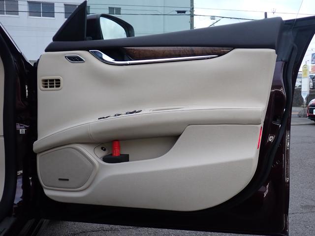 クアトロポルテ ベースグレード　正規Ｄ車　右Ｈ　可変マフラー　アイボリー革　ＢＳＭ　３ＬＶ６エンジン／３３０馬力　整備記録簿毎年有７枚　ハーマンカードン　フルセグＴＶ　バックカメラ　ヒーター付きメモリーパワーシート　スポーツサス（33枚目）