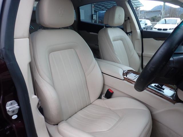 クアトロポルテ ベースグレード　正規Ｄ車　右Ｈ　可変マフラー　アイボリー革　ＢＳＭ　３ＬＶ６エンジン／３３０馬力　整備記録簿毎年有７枚　ハーマンカードン　フルセグＴＶ　バックカメラ　ヒーター付きメモリーパワーシート　スポーツサス（38枚目）