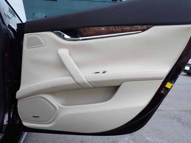 クアトロポルテ ベースグレード　正規Ｄ車　右Ｈ　可変マフラー　アイボリー革　ＢＳＭ　３ＬＶ６エンジン／３３０馬力　整備記録簿毎年有７枚　ハーマンカードン　フルセグＴＶ　バックカメラ　ヒーター付きメモリーパワーシート　スポーツサス（41枚目）