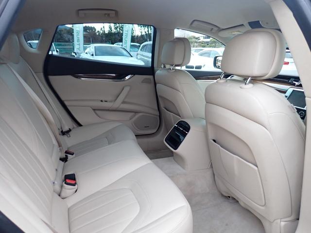 クアトロポルテ ベースグレード　正規Ｄ車　右Ｈ　可変マフラー　アイボリー革　ＢＳＭ　３ＬＶ６エンジン／３３０馬力　整備記録簿毎年有７枚　ハーマンカードン　フルセグＴＶ　バックカメラ　ヒーター付きメモリーパワーシート　スポーツサス（42枚目）