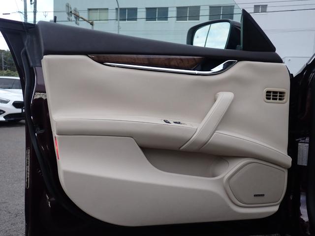 クアトロポルテ ベースグレード　正規Ｄ車　右Ｈ　可変マフラー　アイボリー革　ＢＳＭ　３ＬＶ６エンジン／３３０馬力　整備記録簿毎年有７枚　ハーマンカードン　フルセグＴＶ　バックカメラ　ヒーター付きメモリーパワーシート　スポーツサス（48枚目）