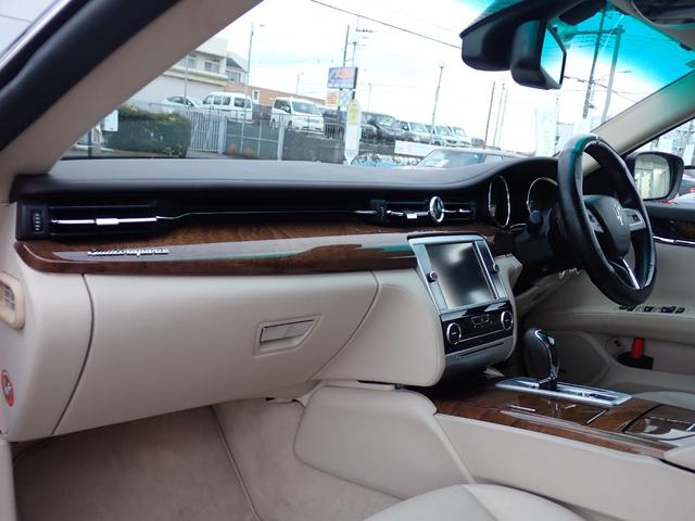 クアトロポルテ ベースグレード　正規Ｄ車　右Ｈ　可変マフラー　アイボリー革　ＢＳＭ　３ＬＶ６エンジン／３３０馬力　整備記録簿毎年有７枚　ハーマンカードン　フルセグＴＶ　バックカメラ　ヒーター付きメモリーパワーシート　スポーツサス（49枚目）