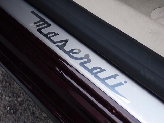 クアトロポルテ ベースグレード　正規Ｄ車　右Ｈ　可変マフラー　アイボリー革　ＢＳＭ　３ＬＶ６エンジン／３３０馬力　整備記録簿毎年有７枚　ハーマンカードン　フルセグＴＶ　バックカメラ　ヒーター付きメモリーパワーシート　スポーツサス（51枚目）