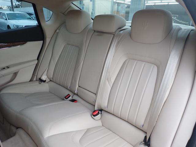 クアトロポルテ ベースグレード　正規Ｄ車　右Ｈ　可変マフラー　アイボリー革　ＢＳＭ　３ＬＶ６エンジン／３３０馬力　整備記録簿毎年有７枚　ハーマンカードン　フルセグＴＶ　バックカメラ　ヒーター付きメモリーパワーシート　スポーツサス（55枚目）