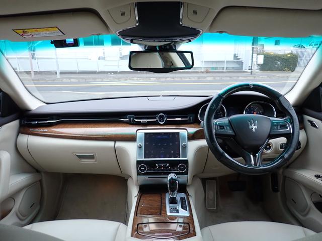 クアトロポルテ ベースグレード　正規Ｄ車　右Ｈ　可変マフラー　アイボリー革　ＢＳＭ　３ＬＶ６エンジン／３３０馬力　整備記録簿毎年有７枚　ハーマンカードン　フルセグＴＶ　バックカメラ　ヒーター付きメモリーパワーシート　スポーツサス（56枚目）