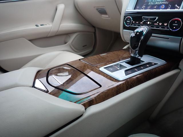 クアトロポルテ ベースグレード　正規Ｄ車　右Ｈ　可変マフラー　アイボリー革　ＢＳＭ　３ＬＶ６エンジン／３３０馬力　整備記録簿毎年有７枚　ハーマンカードン　フルセグＴＶ　バックカメラ　ヒーター付きメモリーパワーシート　スポーツサス（75枚目）