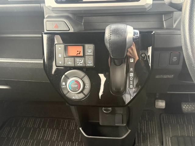 TOYOTA PIXIS MEGA G TURBO SA II