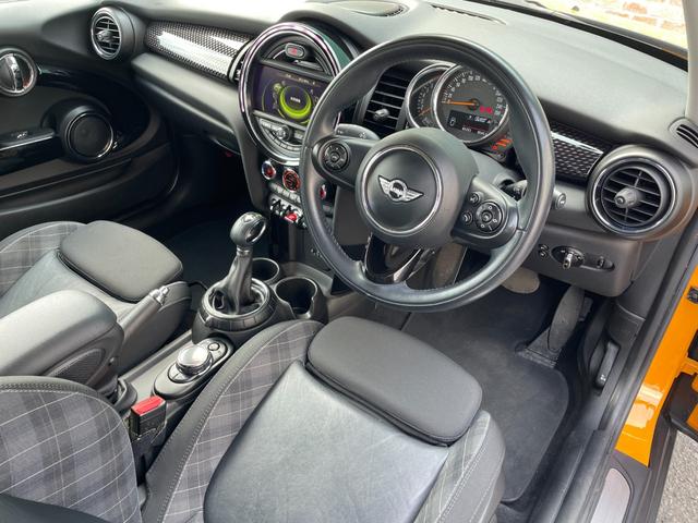 ＭＩＮＩ クーパーＳ　ハーフレザーシート　クルーズコントロール　ドライビングモード　ナビ　Ｂｌｕｅｔｏｏｔｈ　バックカメラ　ＰＤＣ　ＵＳＢ　ＡＵＸ　ＥＴＣ　ＬＥＤヘッドライト・フォグ　オートライト　アイドリングストップ（46枚目）