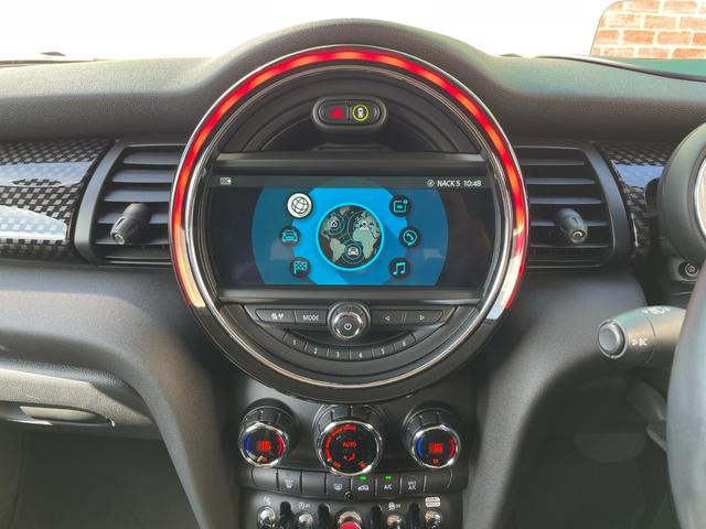 ＭＩＮＩ クーパーＳ　ＡＣＣ　インテリジェントセーフティ　ＨＵＤ　ドライビングモード　パドルシフト　バックカメラ　ＰＤＣ　パークアクシス　ユニオンジャックテール　ナビ　Ｂｌｕｅｔｏｏｔｈ　ＵＳＢ　ＭＴモード　ＥＴＣ（10枚目）