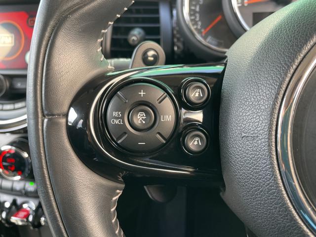 ＭＩＮＩ クーパーＳ　ＡＣＣ　インテリジェントセーフティ　ＨＵＤ　ドライビングモード　パドルシフト　バックカメラ　ＰＤＣ　パークアクシス　ユニオンジャックテール　ナビ　Ｂｌｕｅｔｏｏｔｈ　ＵＳＢ　ＭＴモード　ＥＴＣ（13枚目）
