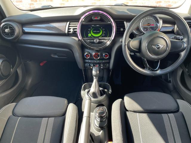 ＭＩＮＩ クーパーＳＤ　フルセグ　バックカメラ　ＰＤＣ　社外テール　ＬＥＤヘッドライト・フォグ　オートライト　コンフォートアクセス　ナビ　Ｂｌｕｅｔｏｏｔｈ　ＵＳＢ　ＡＵＸ　ＥＴＣ　アイドリングストップ　１７ＡＷ　ＭＴモード（2枚目）