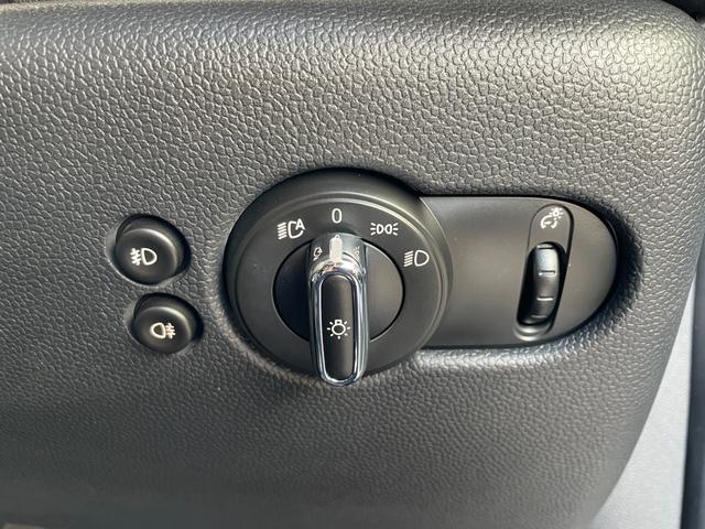 ＭＩＮＩ クーパーＳＤ　フルセグ　バックカメラ　ＰＤＣ　社外テール　ＬＥＤヘッドライト・フォグ　オートライト　コンフォートアクセス　ナビ　Ｂｌｕｅｔｏｏｔｈ　ＵＳＢ　ＡＵＸ　ＥＴＣ　アイドリングストップ　１７ＡＷ　ＭＴモード（68枚目）