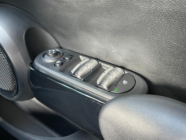 ＭＩＮＩ クーパーＳＤ　フルセグ　バックカメラ　ＰＤＣ　社外テール　ＬＥＤヘッドライト・フォグ　オートライト　コンフォートアクセス　ナビ　Ｂｌｕｅｔｏｏｔｈ　ＵＳＢ　ＡＵＸ　ＥＴＣ　アイドリングストップ　１７ＡＷ　ＭＴモード（70枚目）