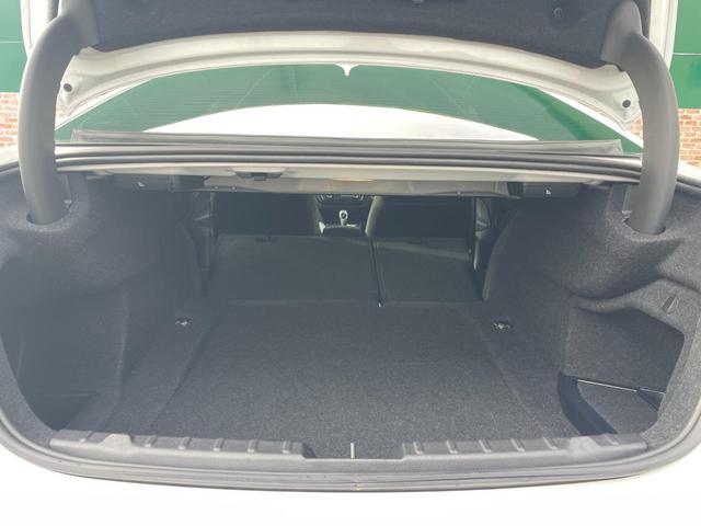 ４シリーズ ４２０ｉクーペ　Ｍスポーツ　ｐｅｒｆｏｒｍａｎｃｅキャリパー　ＡＣＣ　インテリジェントセーフティ　ドライビングモード　パドルシフト　１９インチＡＷ　ナビ　Ｂｌｕｅｔｏｏｔｈ　フルセグＴＶ　ＤＶＤ　ＣＤ　ＵＳＢ　バックカメラ（17枚目）