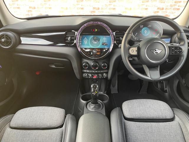 MINI クーパーD クラシック・トリム LCI applecarplay ACC インテリジェントセーフティ デジタルメーター ユニオンジャックテール LEDヘッドライト ハーフレザーシート ETC2.0 ドライビングモード バックカメラ(2枚目)