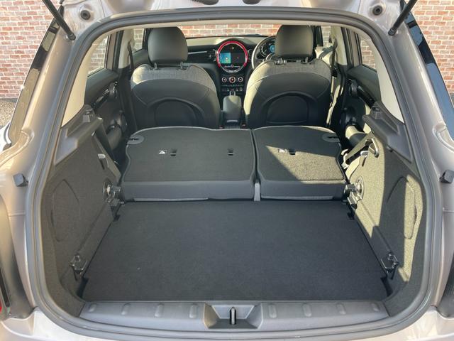 MINI クーパーD クラシック・トリム LCI applecarplay ACC インテリジェントセーフティ デジタルメーター ユニオンジャックテール LEDヘッドライト ハーフレザーシート ETC2.0 ドライビングモード バックカメラ(18枚目)