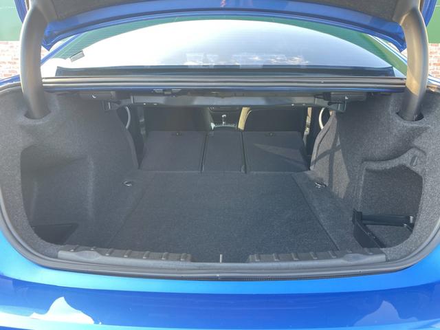 ３シリーズ ３２０ｉ　Ｍスポーツ　６ＭＴ　アンドロイドナビ　ｃａｒｐｌａｙ　オプション１９ＡＷ　テイン車高調　インテリジェントセーフティ　クルーズコントロール　バックカメラ　ＰＤＣ　ドライビングモード　ＥＴＣ　Ｂｌｕｅｔｏｏｔｈ（17枚目）