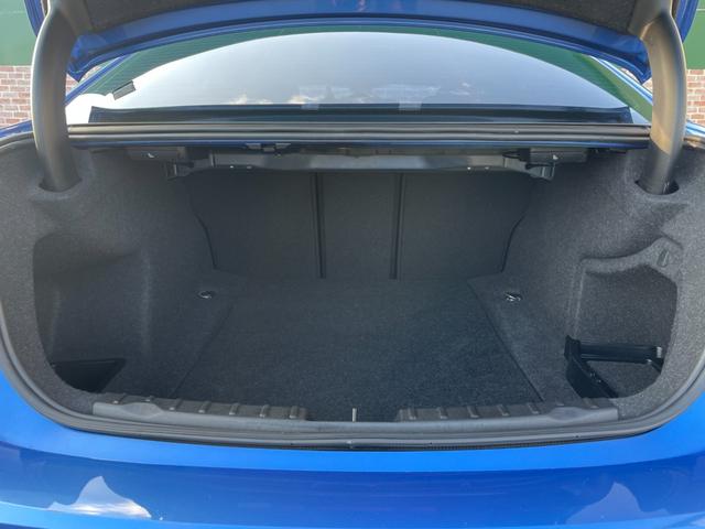 ３シリーズ ３２０ｉ　Ｍスポーツ　６ＭＴ　アンドロイドナビ　ｃａｒｐｌａｙ　オプション１９ＡＷ　テイン車高調　インテリジェントセーフティ　クルーズコントロール　バックカメラ　ＰＤＣ　ドライビングモード　ＥＴＣ　Ｂｌｕｅｔｏｏｔｈ（49枚目）