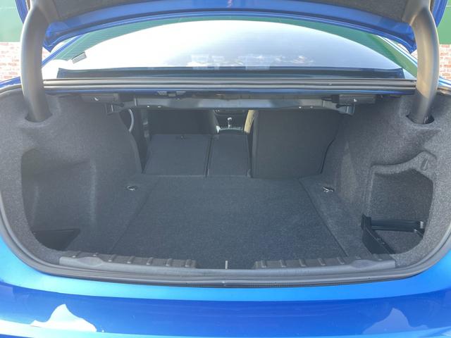 ３シリーズ ３２０ｉ　Ｍスポーツ　６ＭＴ　アンドロイドナビ　ｃａｒｐｌａｙ　オプション１９ＡＷ　テイン車高調　インテリジェントセーフティ　クルーズコントロール　バックカメラ　ＰＤＣ　ドライビングモード　ＥＴＣ　Ｂｌｕｅｔｏｏｔｈ（50枚目）