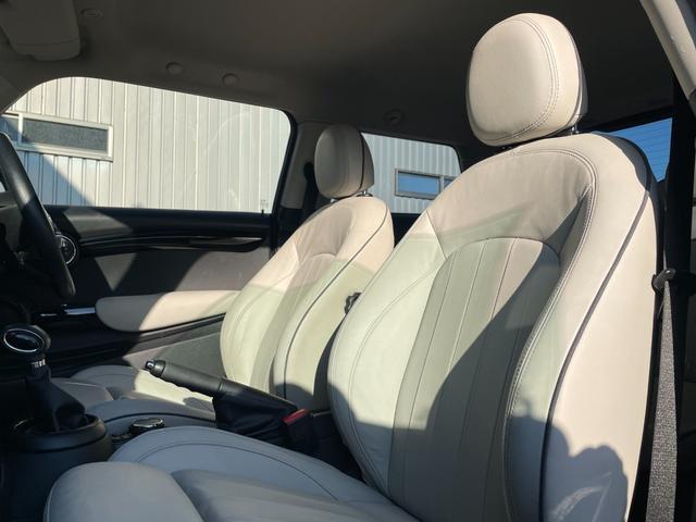 ＭＩＮＩ クーパーＤ　レザーシート　サテライトグレー　シートヒーター　クルーズコントロール　コンフォートアクセス　ＬＥＤヘッドライト・フォグ　オートライト　ナビ　Ｂｌｕｅｔｏｏｔｈ　ＵＳＢ　ＥＴＣ　１６ＡＷ　ＭＴモード付（9枚目）