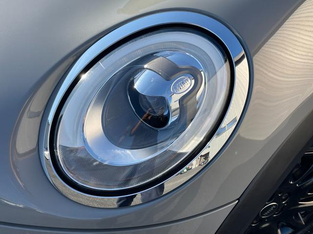 ＭＩＮＩ クーパーＤ　レザーシート　サテライトグレー　シートヒーター　クルーズコントロール　コンフォートアクセス　ＬＥＤヘッドライト・フォグ　オートライト　ナビ　Ｂｌｕｅｔｏｏｔｈ　ＵＳＢ　ＥＴＣ　１６ＡＷ　ＭＴモード付（12枚目）