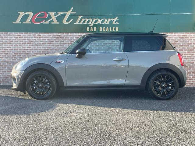 ＭＩＮＩ クーパーＤ　レザーシート　サテライトグレー　シートヒーター　クルーズコントロール　コンフォートアクセス　ＬＥＤヘッドライト・フォグ　オートライト　ナビ　Ｂｌｕｅｔｏｏｔｈ　ＵＳＢ　ＥＴＣ　１６ＡＷ　ＭＴモード付（19枚目）