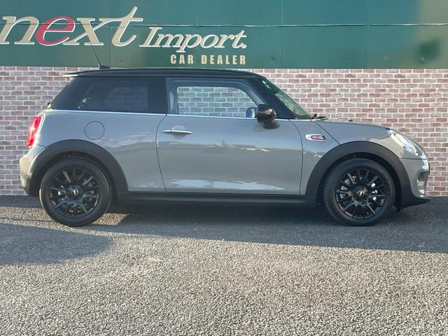 ＭＩＮＩ クーパーＤ　レザーシート　サテライトグレー　シートヒーター　クルーズコントロール　コンフォートアクセス　ＬＥＤヘッドライト・フォグ　オートライト　ナビ　Ｂｌｕｅｔｏｏｔｈ　ＵＳＢ　ＥＴＣ　１６ＡＷ　ＭＴモード付（20枚目）