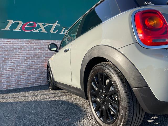 ＭＩＮＩ クーパーＤ　レザーシート　サテライトグレー　シートヒーター　クルーズコントロール　コンフォートアクセス　ＬＥＤヘッドライト・フォグ　オートライト　ナビ　Ｂｌｕｅｔｏｏｔｈ　ＵＳＢ　ＥＴＣ　１６ＡＷ　ＭＴモード付（30枚目）