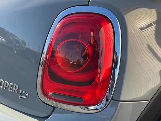 ＭＩＮＩ クーパーＤ　レザーシート　サテライトグレー　シートヒーター　クルーズコントロール　コンフォートアクセス　ＬＥＤヘッドライト・フォグ　オートライト　ナビ　Ｂｌｕｅｔｏｏｔｈ　ＵＳＢ　ＥＴＣ　１６ＡＷ　ＭＴモード付（38枚目）