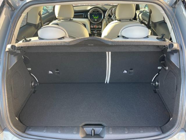 ＭＩＮＩ クーパーＤ　レザーシート　サテライトグレー　シートヒーター　クルーズコントロール　コンフォートアクセス　ＬＥＤヘッドライト・フォグ　オートライト　ナビ　Ｂｌｕｅｔｏｏｔｈ　ＵＳＢ　ＥＴＣ　１６ＡＷ　ＭＴモード付（46枚目）