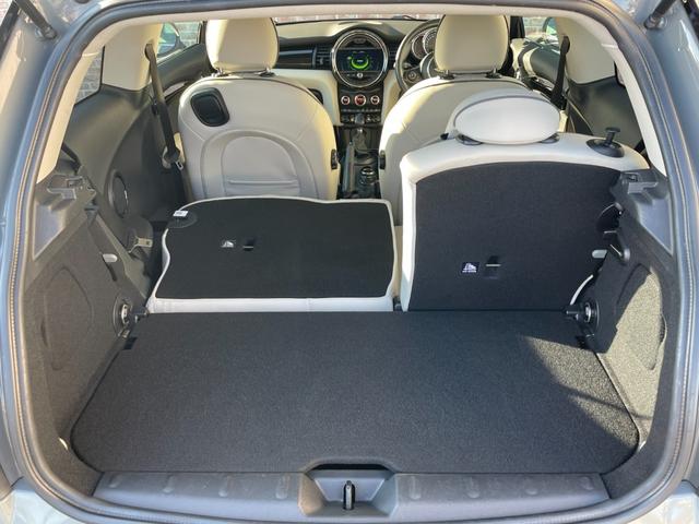 ＭＩＮＩ クーパーＤ　レザーシート　サテライトグレー　シートヒーター　クルーズコントロール　コンフォートアクセス　ＬＥＤヘッドライト・フォグ　オートライト　ナビ　Ｂｌｕｅｔｏｏｔｈ　ＵＳＢ　ＥＴＣ　１６ＡＷ　ＭＴモード付（47枚目）