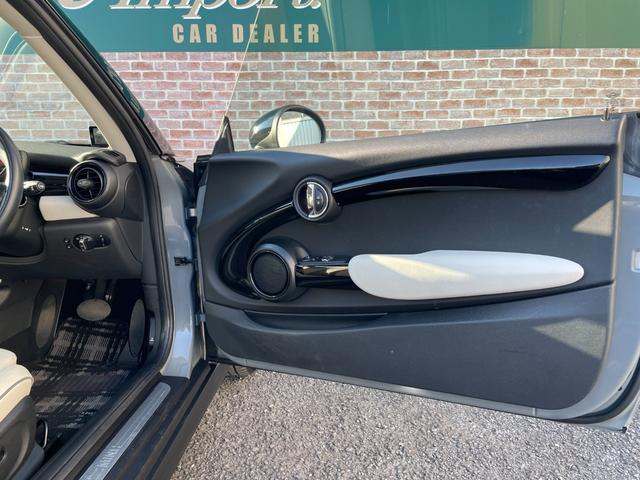 ＭＩＮＩ クーパーＤ　レザーシート　サテライトグレー　シートヒーター　クルーズコントロール　コンフォートアクセス　ＬＥＤヘッドライト・フォグ　オートライト　ナビ　Ｂｌｕｅｔｏｏｔｈ　ＵＳＢ　ＥＴＣ　１６ＡＷ　ＭＴモード付（49枚目）