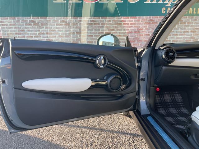 ＭＩＮＩ クーパーＤ　レザーシート　サテライトグレー　シートヒーター　クルーズコントロール　コンフォートアクセス　ＬＥＤヘッドライト・フォグ　オートライト　ナビ　Ｂｌｕｅｔｏｏｔｈ　ＵＳＢ　ＥＴＣ　１６ＡＷ　ＭＴモード付（51枚目）