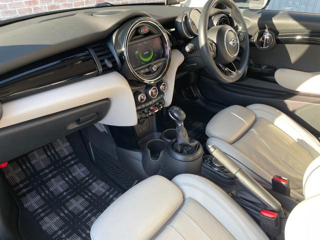 ＭＩＮＩ クーパーＤ　レザーシート　サテライトグレー　シートヒーター　クルーズコントロール　コンフォートアクセス　ＬＥＤヘッドライト・フォグ　オートライト　ナビ　Ｂｌｕｅｔｏｏｔｈ　ＵＳＢ　ＥＴＣ　１６ＡＷ　ＭＴモード付（52枚目）