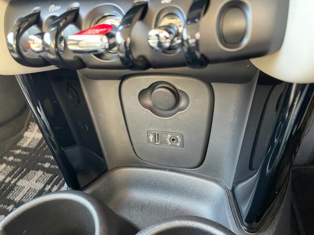 ＭＩＮＩ クーパーＤ　レザーシート　サテライトグレー　シートヒーター　クルーズコントロール　コンフォートアクセス　ＬＥＤヘッドライト・フォグ　オートライト　ナビ　Ｂｌｕｅｔｏｏｔｈ　ＵＳＢ　ＥＴＣ　１６ＡＷ　ＭＴモード付（58枚目）