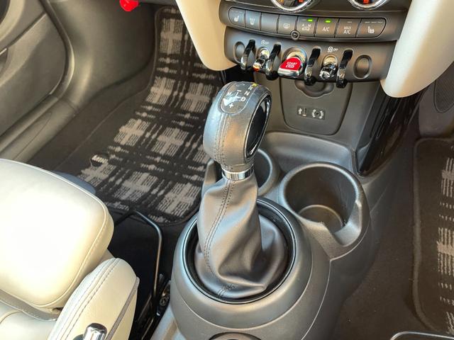 ＭＩＮＩ クーパーＤ　レザーシート　サテライトグレー　シートヒーター　クルーズコントロール　コンフォートアクセス　ＬＥＤヘッドライト・フォグ　オートライト　ナビ　Ｂｌｕｅｔｏｏｔｈ　ＵＳＢ　ＥＴＣ　１６ＡＷ　ＭＴモード付（60枚目）