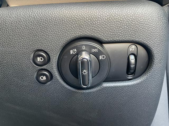 ＭＩＮＩ クーパーＤ　レザーシート　サテライトグレー　シートヒーター　クルーズコントロール　コンフォートアクセス　ＬＥＤヘッドライト・フォグ　オートライト　ナビ　Ｂｌｕｅｔｏｏｔｈ　ＵＳＢ　ＥＴＣ　１６ＡＷ　ＭＴモード付（65枚目）