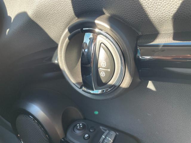 ＭＩＮＩ クーパーＤ　レザーシート　サテライトグレー　シートヒーター　クルーズコントロール　コンフォートアクセス　ＬＥＤヘッドライト・フォグ　オートライト　ナビ　Ｂｌｕｅｔｏｏｔｈ　ＵＳＢ　ＥＴＣ　１６ＡＷ　ＭＴモード付（66枚目）