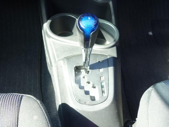 S 禁煙車 社外CDデッキ AUX接続 キーレス オートエアコン サイドバイザー Wエアバッグ ABS(42枚目)