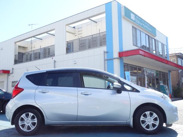 X 禁煙車 純正SDナビ CD再生 AUX・USB接続 地デジTV スマートキー ETC ブレーキアシスト アイドリングストップ サイドバイザー Wエアバック ABS(5枚目)