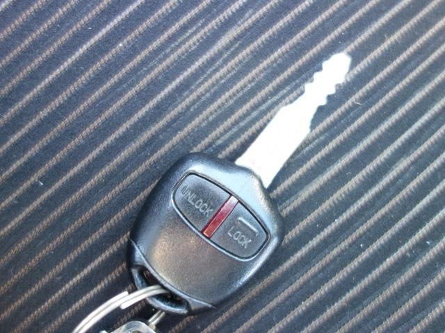 M 禁煙車 社外CDデッキ AUX接続 キーレス アイドリングストップ オートエアコン Wエアバック ABS サイドバイザー HIDヘッドライト 純正14インチアルミ(27枚目)