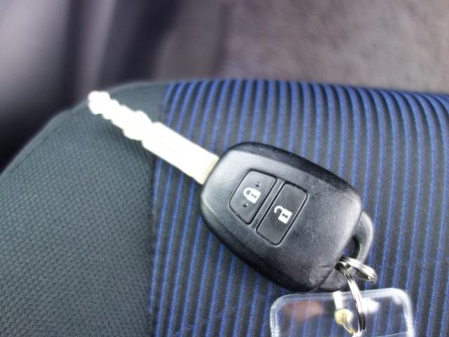 S ワンオーナー 禁煙車 純正SDナビ CD再生 Bluetooth対応 地デジTV キーレス ETC オートエアコン サイドバイザー Wエアバック ABS 記録簿付(66枚目)