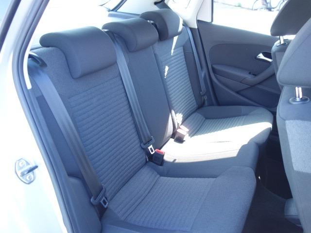 TSIコンフォートラインブルーモーションテクノロジー ワンオーナー 禁煙車 純正CDオーディオ キーレス AUX接続 アイドリングストップ Wエアバック ABS サイドバイザー 記録簿付(44枚目)