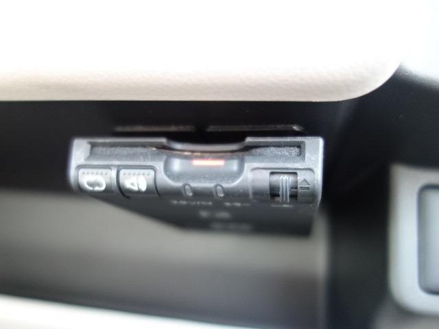 J 禁煙車 純正CDオーディオ AUX接続 キーレス ETC ブレーキアシスト サイドバイザー Wエアバック ABS(30枚目)