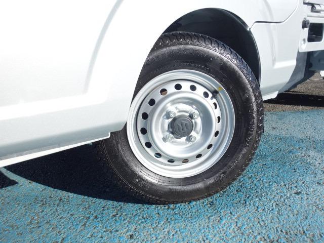 KCエアコン・パワステ 4WD 5速マニュアル 禁煙車 純正AM・FMラジオ ヘッドライトレベライザー エアコン Wエアバック ABS(29枚目)