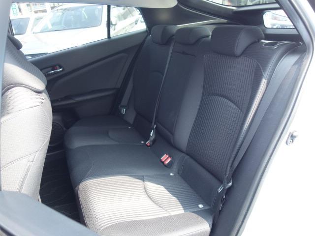 プリウス Ｓセーフティプラス　禁煙車　社外メモリーナビ　フルセグＴＶ　ＣＤＤＶＤ再生　Ｂｌｕｅｔｏｏｔｈ接続　ＵＳＢ接続　バックカメラ　ＥＴＣ　スマートキー　オートクルーズコントロール　パーキングアシスト　ブレーキアシスト（18枚目）