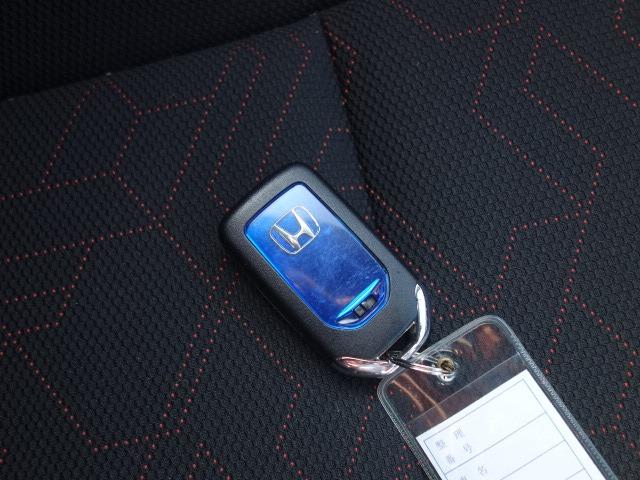 フィットハイブリッド Ｓパッケージ　禁煙車　純正メモリーナビ　フルセグＴＶ　ＣＤ／ＤＶＤ再生　Ｂｌｕｅｔｏｏｔｈ接続　ＭＳＶ　ＵＳＢ　バックカメラ　ＥＴＣ　スマートキー　オートクルーズコントロール　パドルシフト　純正１６ＡＷ（64枚目）