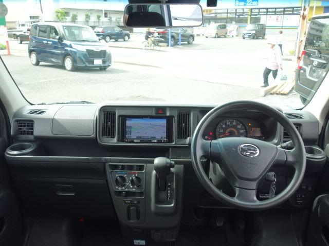 ハイゼットカーゴ クルーズＳＡＩＩＩ　禁煙車　ハイルーフ　社外メモリーナビ　地デジＴＶ　Ｂｌｕｅｔｏｏｔｈ接続　録音機能搭載　バックカメラ　ＥＴＣ　キーレス　両側スライドドア　ブレーキアシスト　レーンアシスト　アイドリングストップ（10枚目）