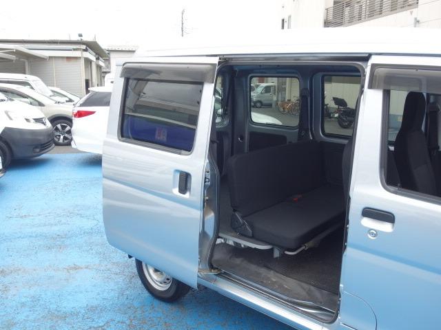 ハイゼットカーゴ ＤＸ　ＳＡＩＩＩ　禁煙車　ハイルーフ　社外メモリーナビ　地デジＴＶ　ＣＤ再生　Ｂｌｕｅｔｏｏｔｈ／ＵＳＢ接続　ＡＵＸ接続　バックカメラ　ＥＴＣ　キーレス　両側スライドドア　ブレーキアシスト　ＡＣ１００Ｖ電源コンセント（17枚目）